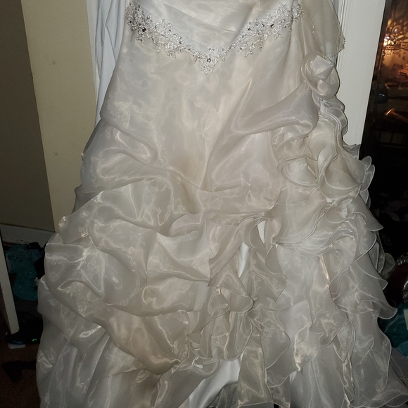 Wedding/Formal Gown New pics added - Picture 4 of 12